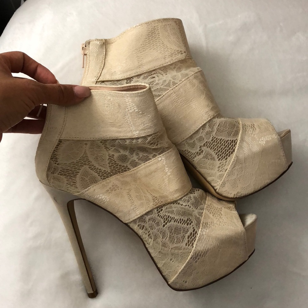 Shoedazzle Used Lace Platform Zipper Ankle Bootie